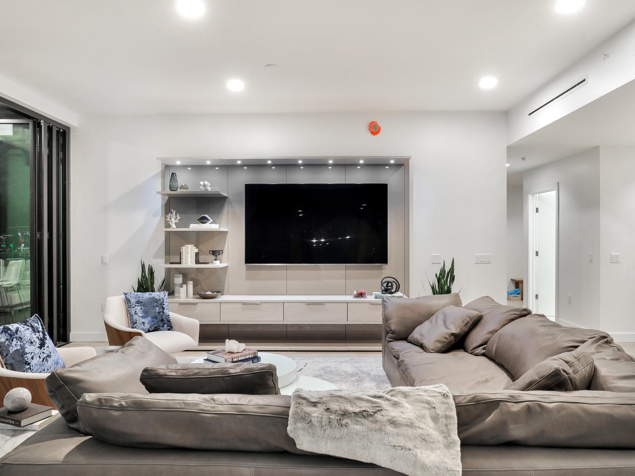 2900 Sixth Ave San Diego CA-052-38-41 West Unit 803-MLS_Size