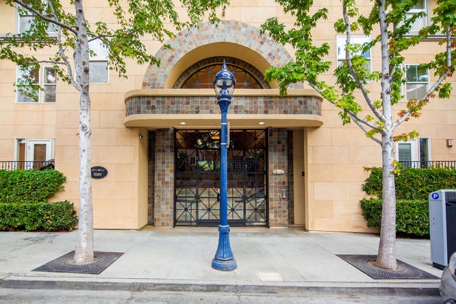 301 W G St San Diego CA 92101-small-001-6-city walk 1 2-666x444-72dpi