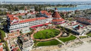 The world-famous Hotel del Coronado. Source: Wikimedia Commons